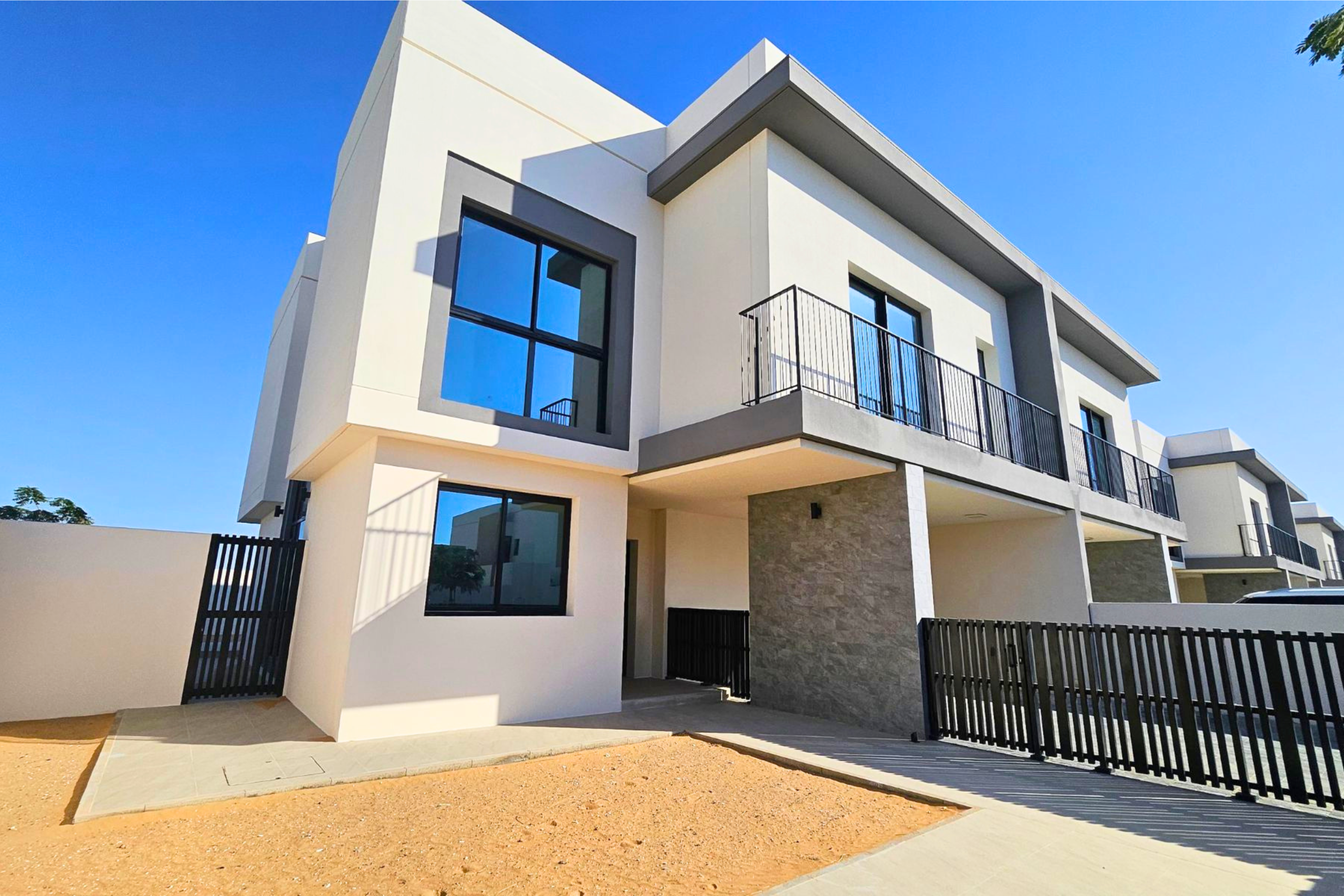 Upscale 4BR | Single Row | Corner Villa